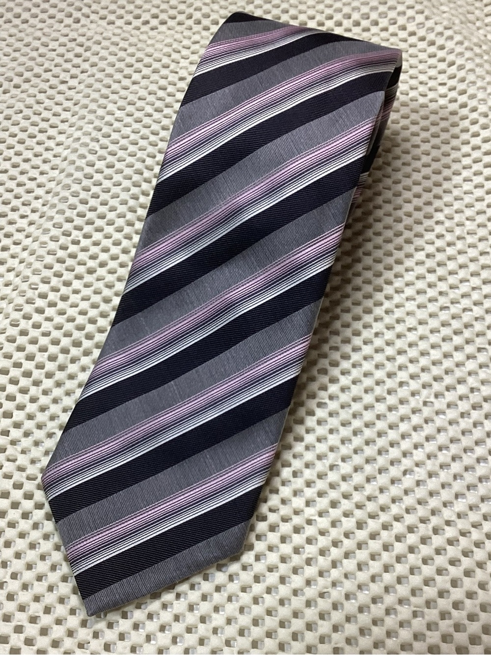 Hugo Boss Made in Italy Silk Tie Gray Black Pink Stripe Designer Necktie